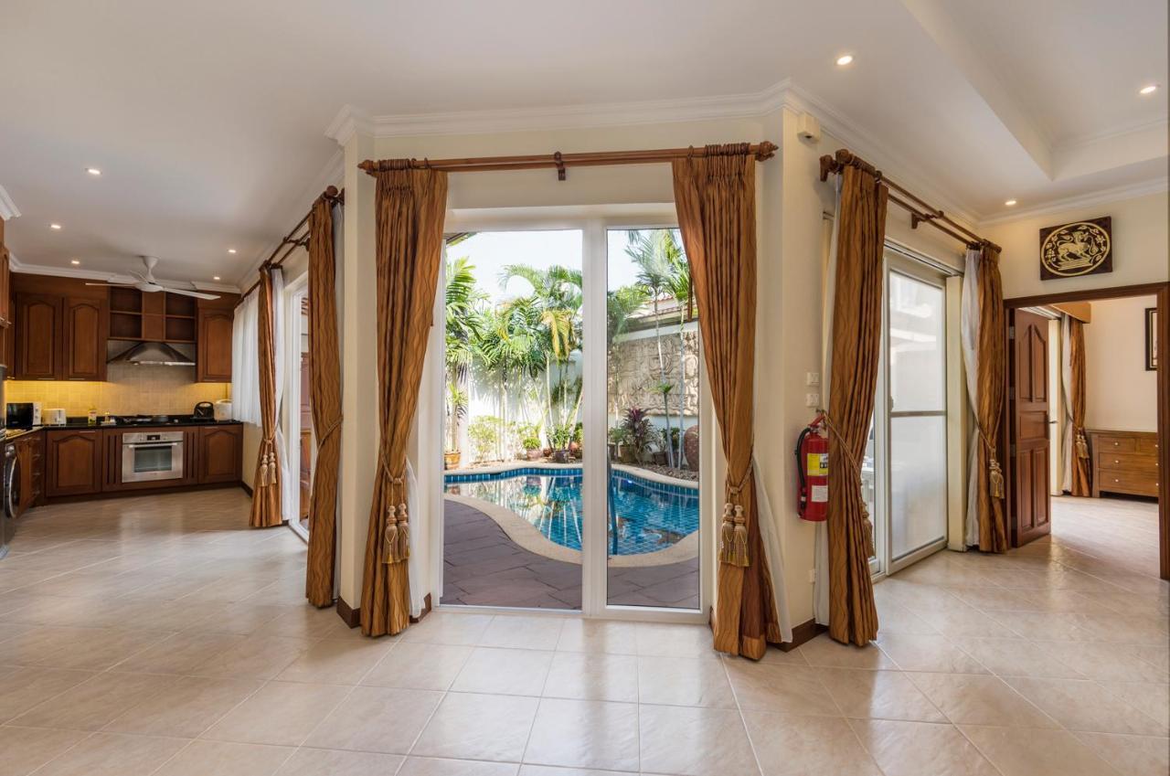 Village Austria Luxury Pool Villas Pattaya Exterior photo