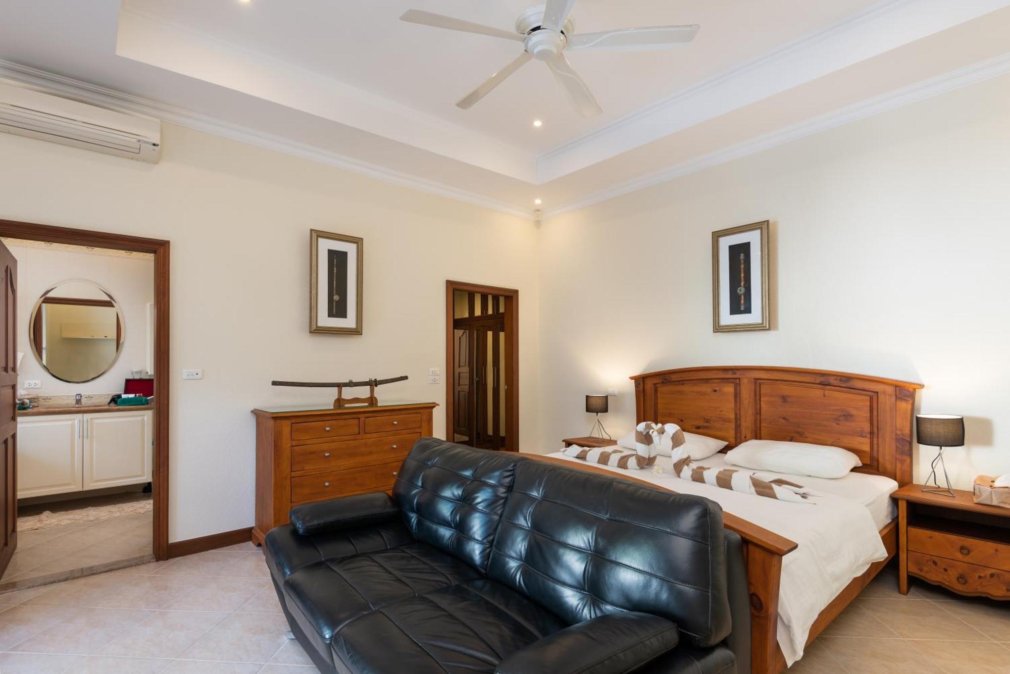 Village Austria Luxury Pool Villas Pattaya Room photo